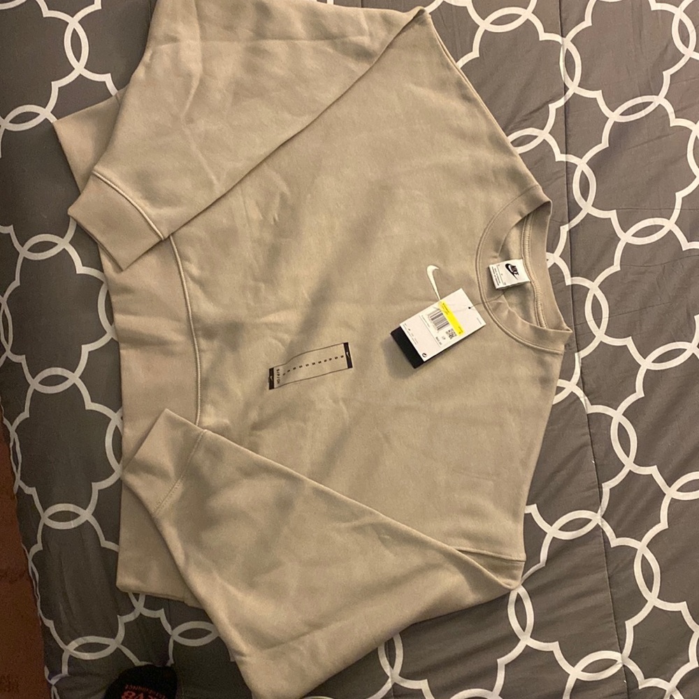 brand new nike sweater woman